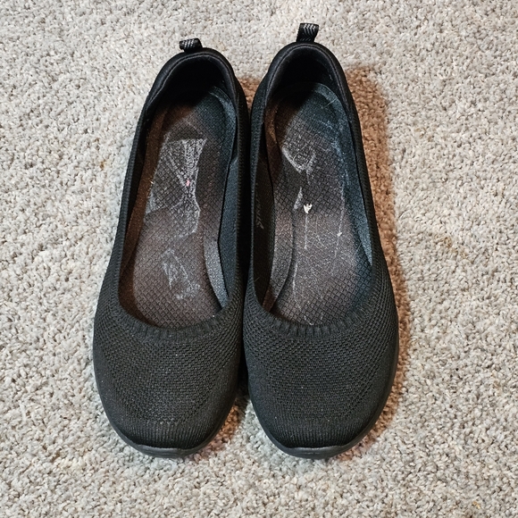 Wide Width Skechers Microburst Black Slip-On Flats (Size 8.5 W) - Picture 2 of 12
